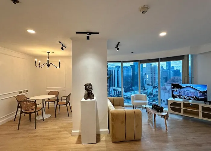 Chic Urban With Balcony & Bathtub In Poblacion *