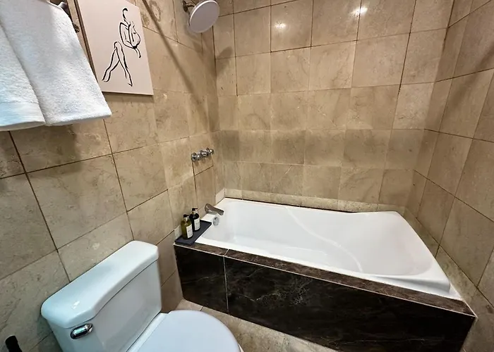 Apartment Chic Urban With Balcony & Bathtub In Poblacion *
